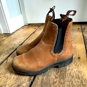 Women’s Tall Blundstone Boots - size 6.5/3.5